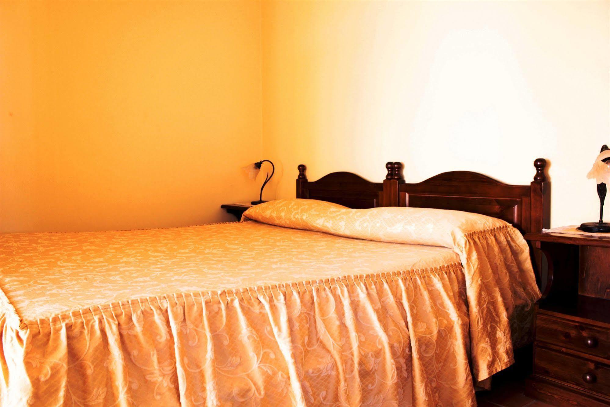 Ai Tre Parchi Bed And Bike Bed & Breakfast Randazzo Dış mekan fotoğraf