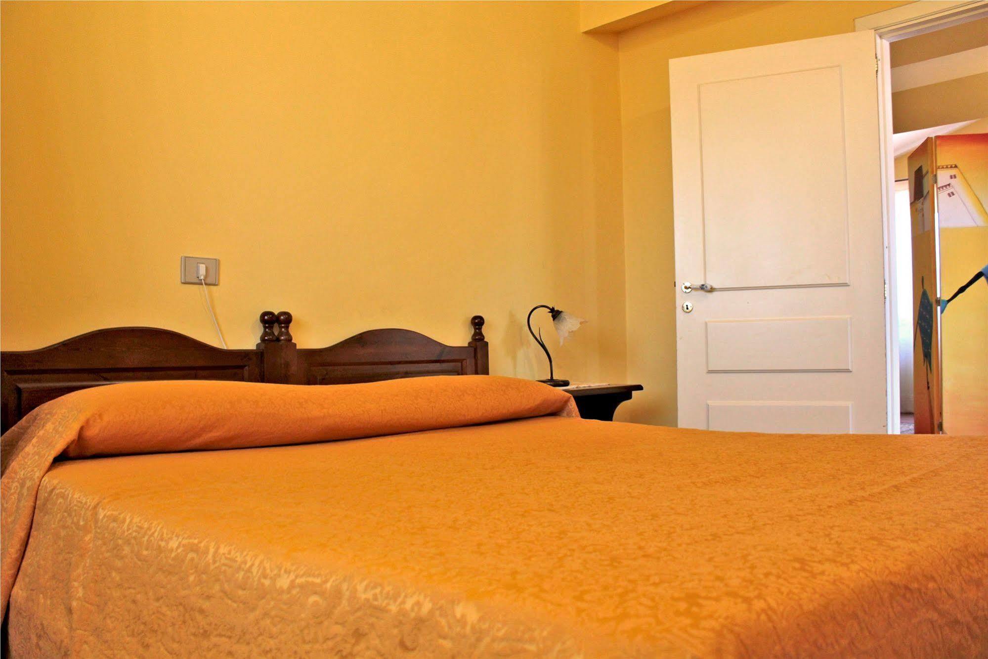 Ai Tre Parchi Bed And Bike Bed & Breakfast Randazzo Dış mekan fotoğraf