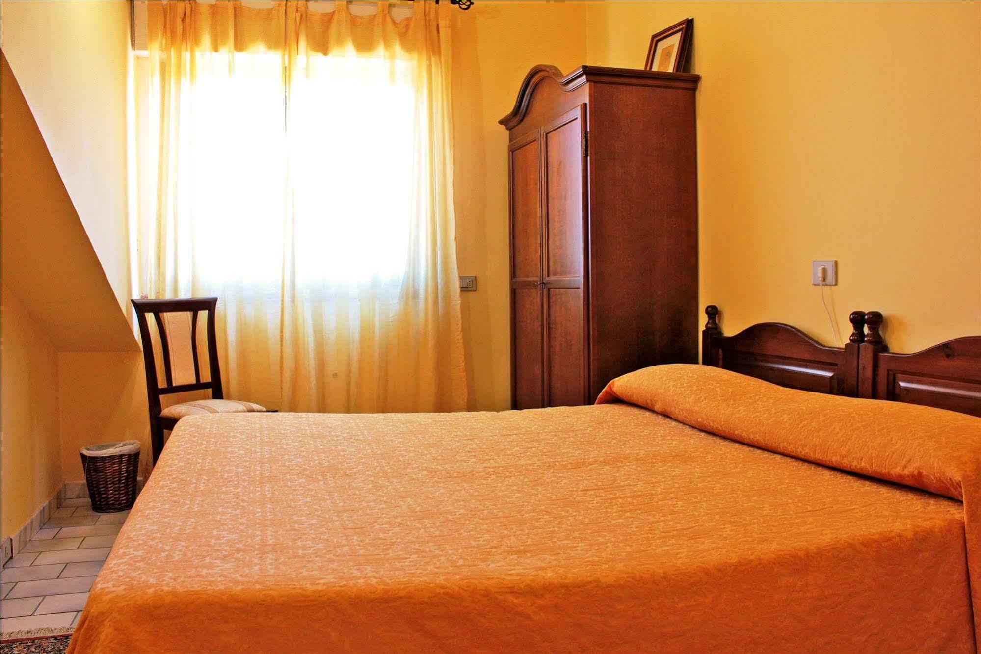 Ai Tre Parchi Bed And Bike Bed & Breakfast Randazzo Dış mekan fotoğraf