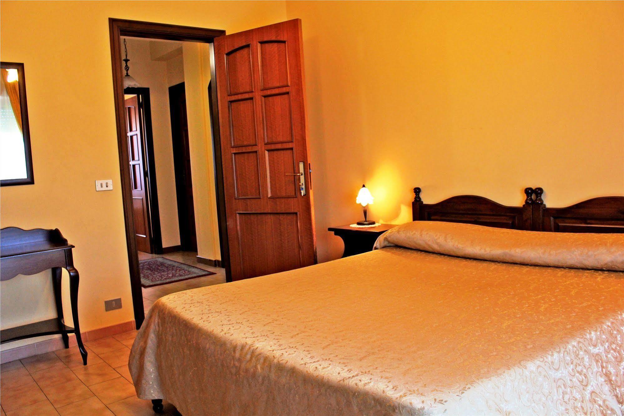 Ai Tre Parchi Bed And Bike Bed & Breakfast Randazzo Dış mekan fotoğraf